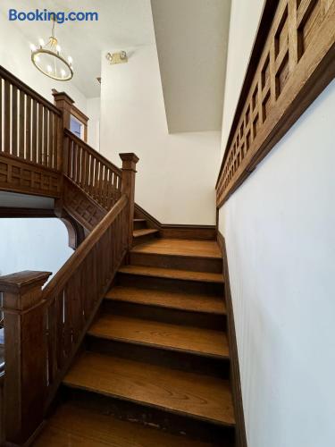 The Rose Inn D | KING 1BD/1BA Apt near Downtown