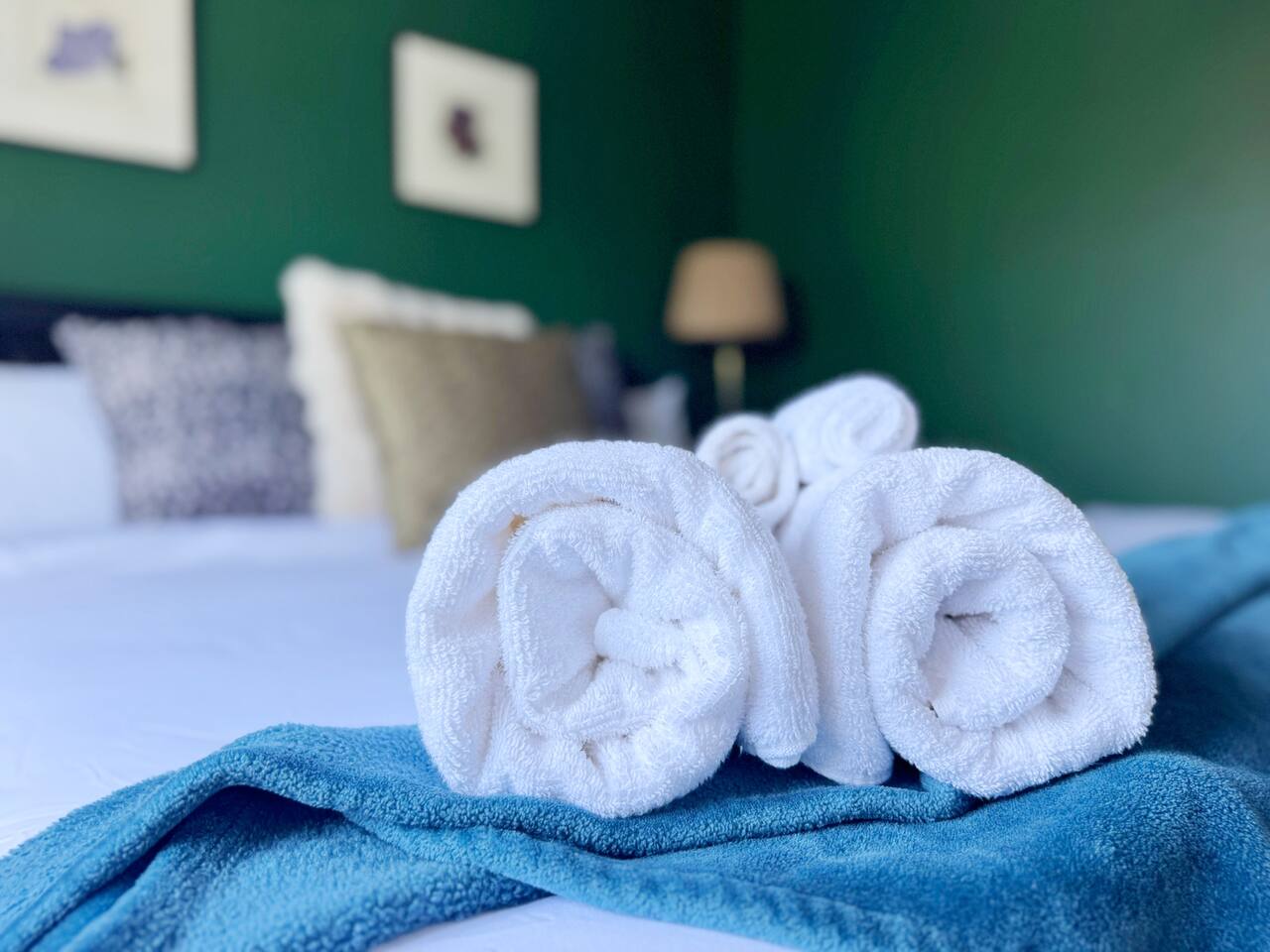 The Rose Inn D | KING 1BD/1BA Apt near Downtown