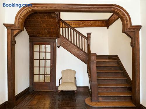 The Rose Inn D | KING 1BD/1BA Apt near Downtown