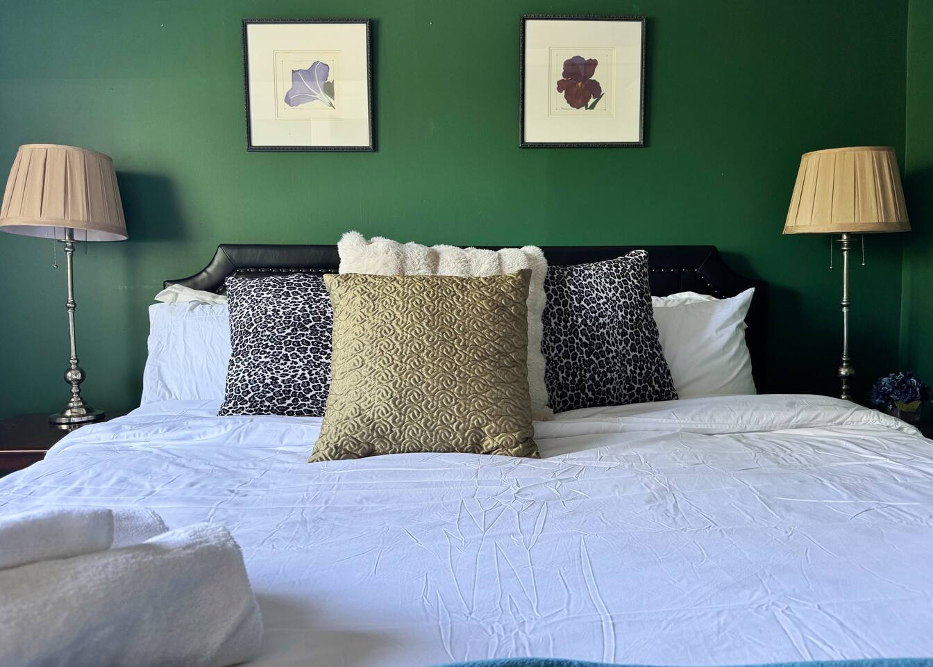 The Rose Inn D | KING 1BD/1BA Apt near Downtown