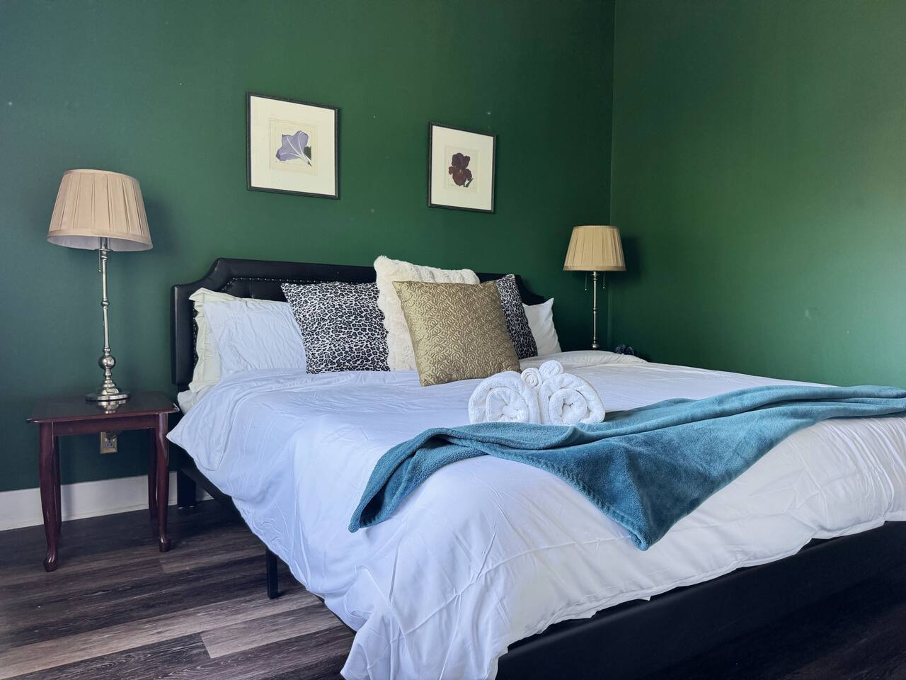 The Rose Inn D | KING 1BD/1BA Apt near Downtown