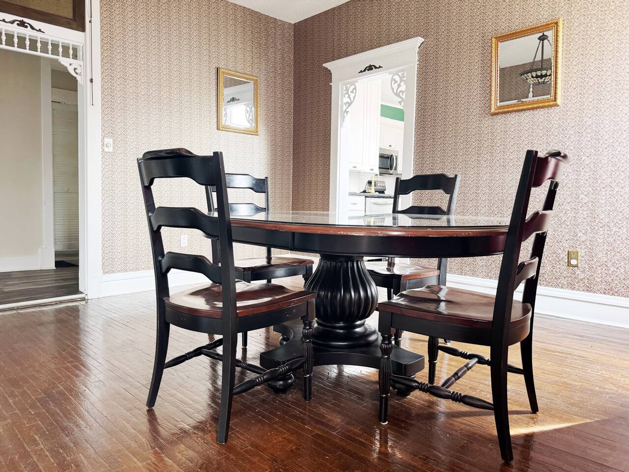 The Rose Inn D | KING 1BD/1BA Apt near Downtown