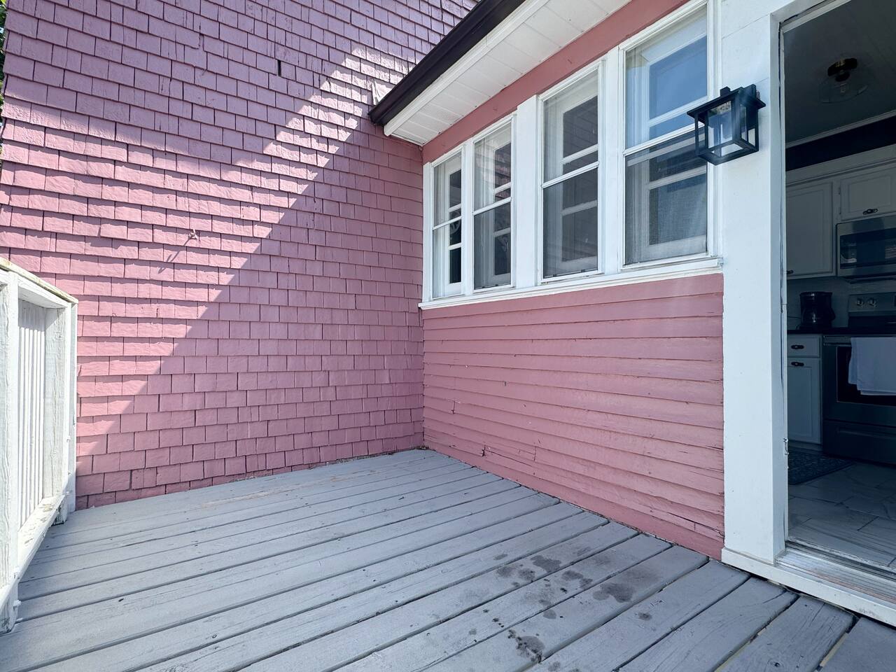 The Rose Inn D | KING 1BD/1BA Apt near Downtown