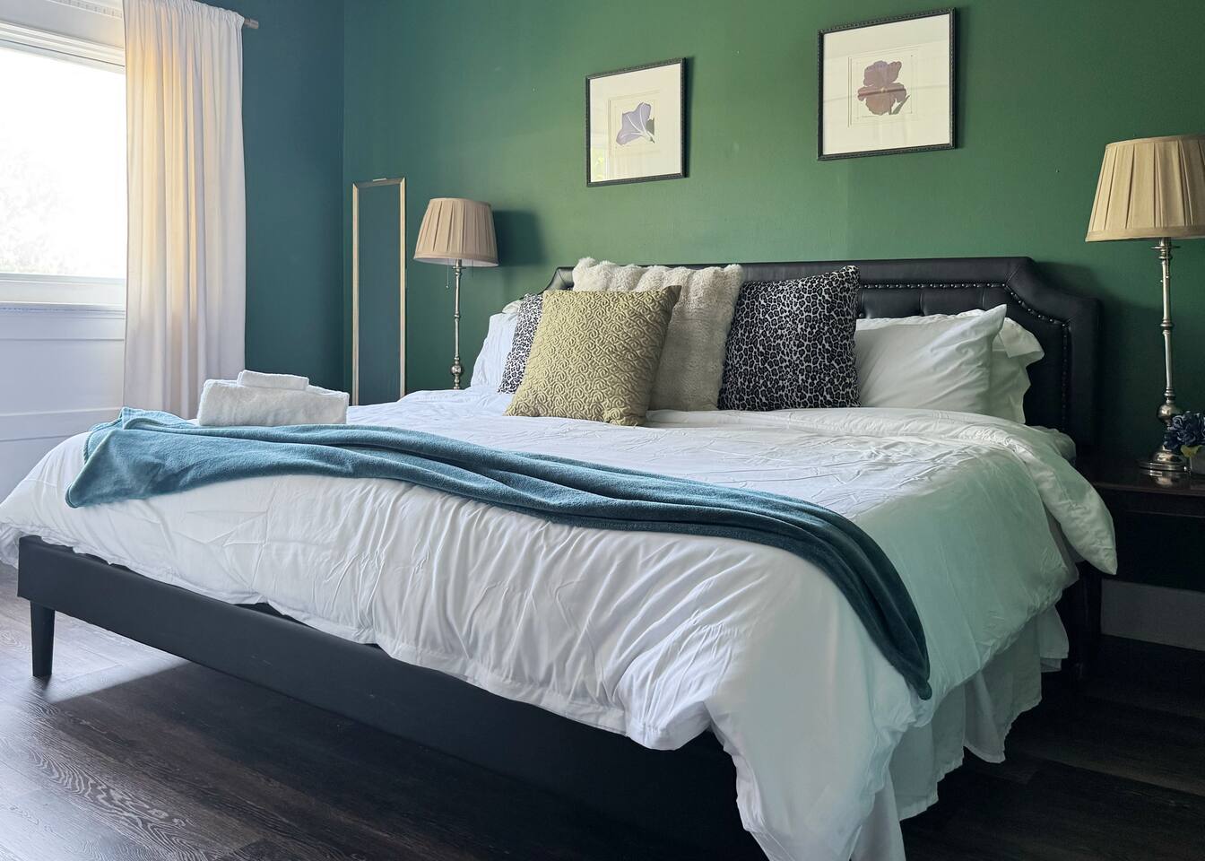 The Rose Inn D | KING 1BD/1BA Apt near Downtown photo 3