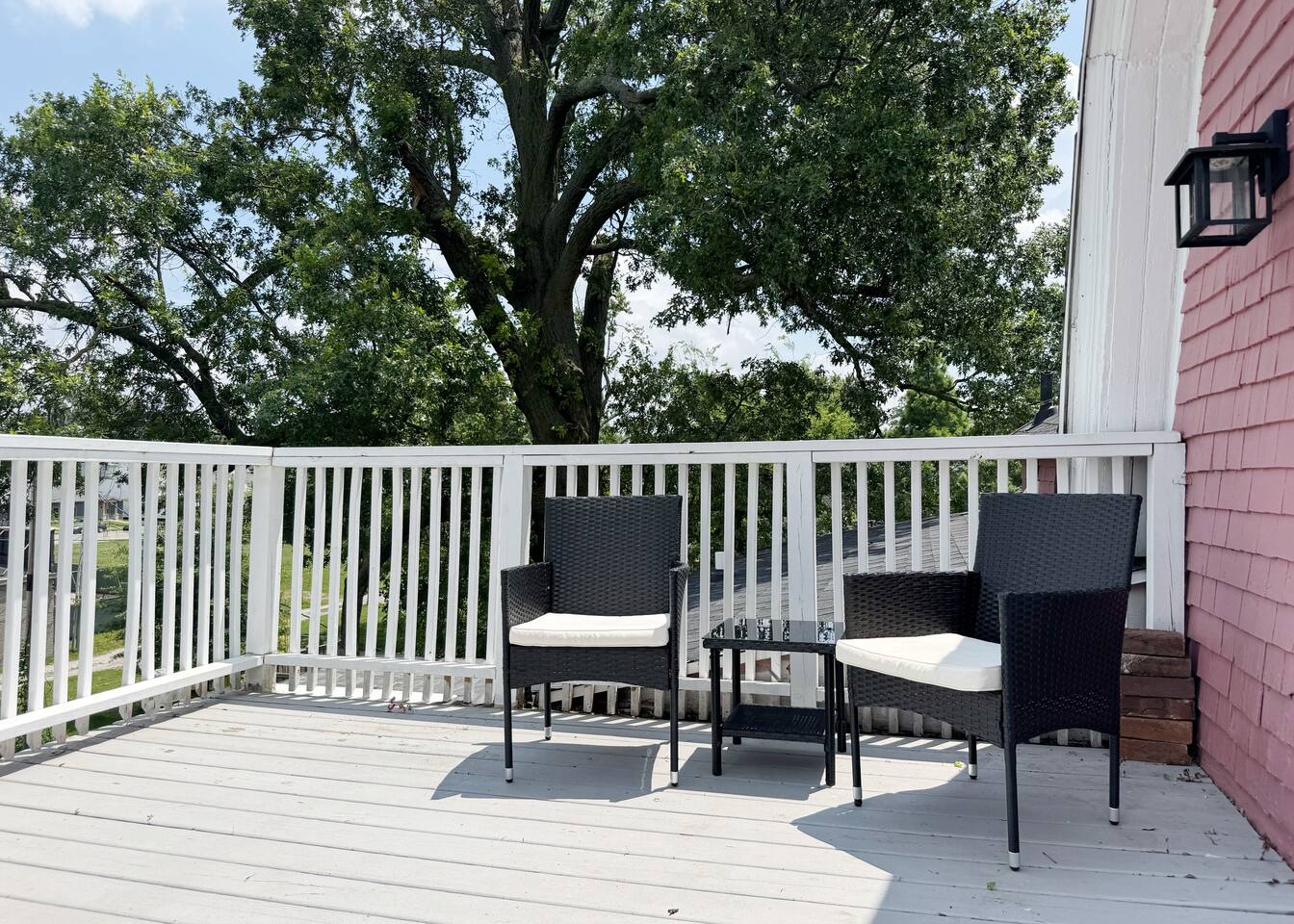 The Rose Inn E | KING 1BD/1BA Apt near Downtown