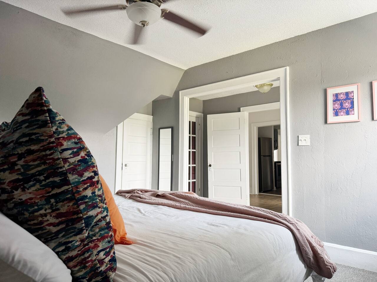 The Rose Inn E | KING 1BD/1BA Apt near Downtown