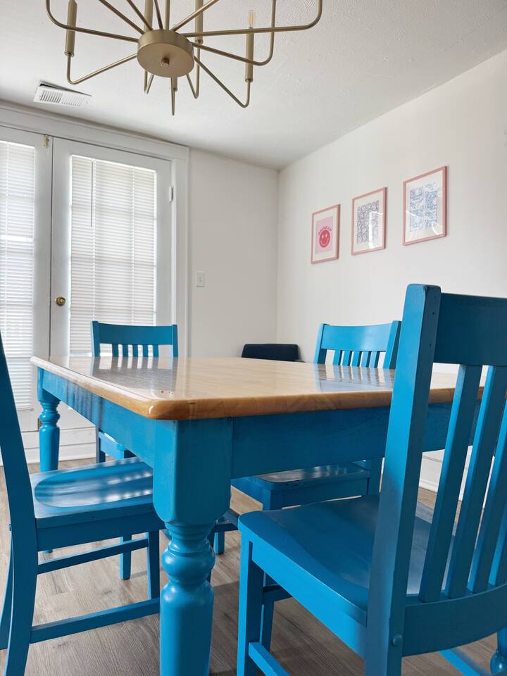 The Rose Inn E | KING 1BD/1BA Apt near Downtown