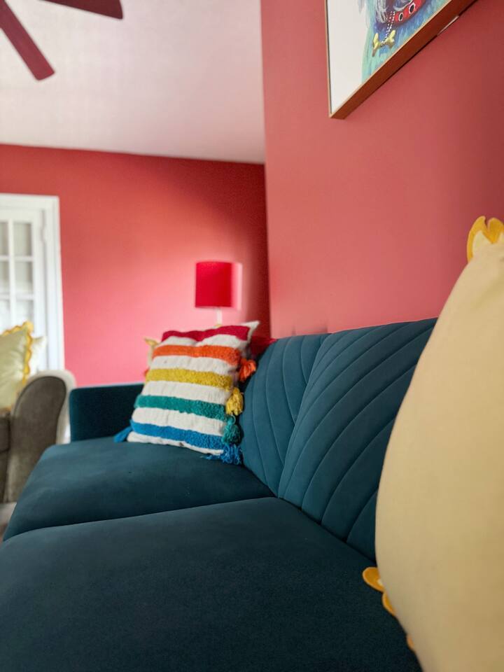 The Rose Inn E | KING 1BD/1BA Apt near Downtown