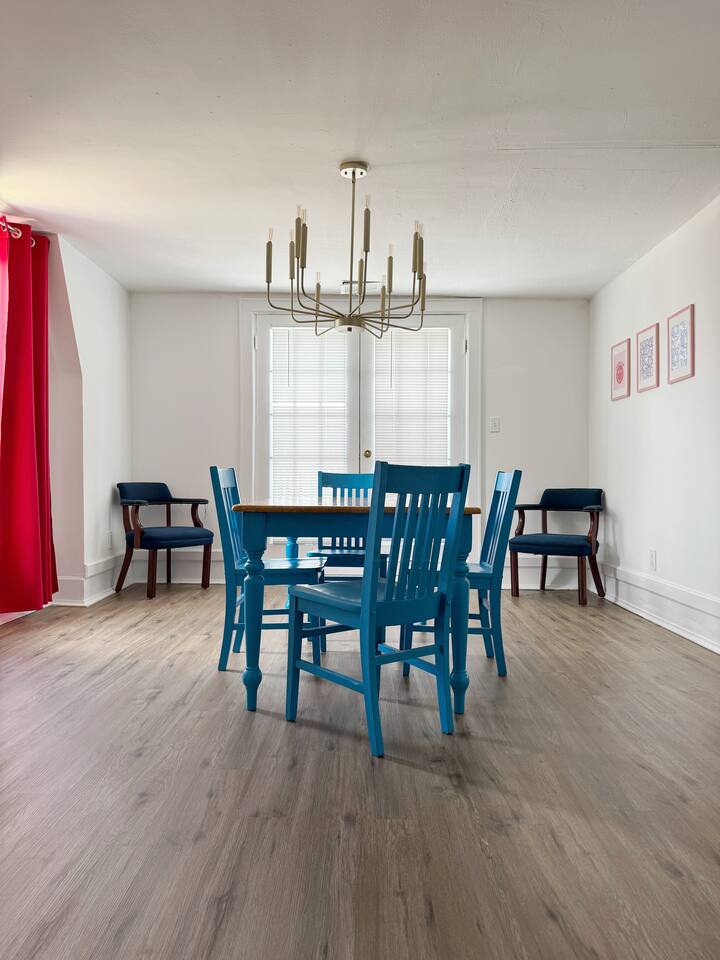 The Rose Inn E | KING 1BD/1BA Apt near Downtown