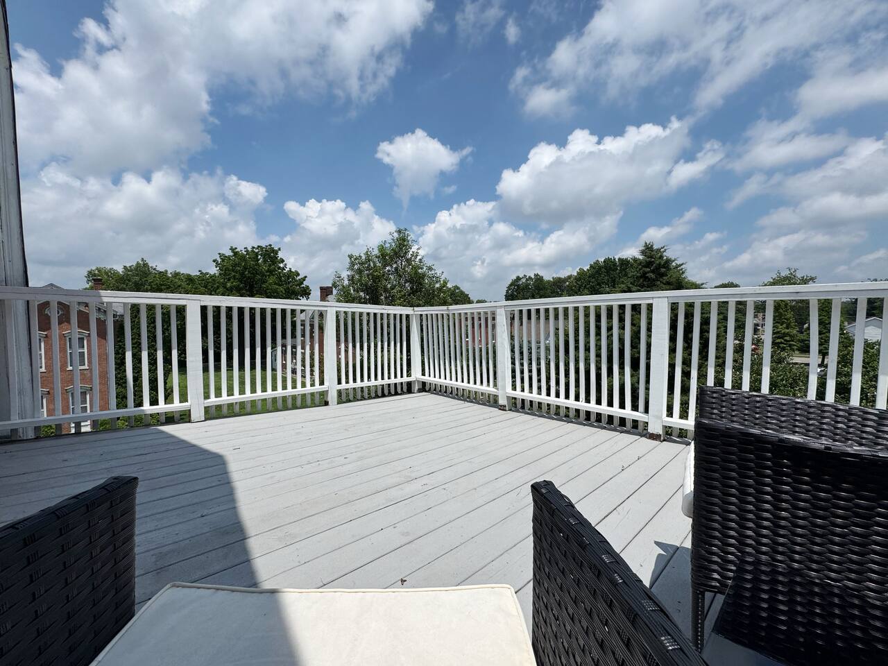 The Rose Inn E | KING 1BD/1BA Apt near Downtown