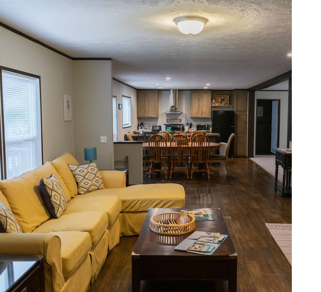 Spacious & Quiet Home Near Beaches & Shopping