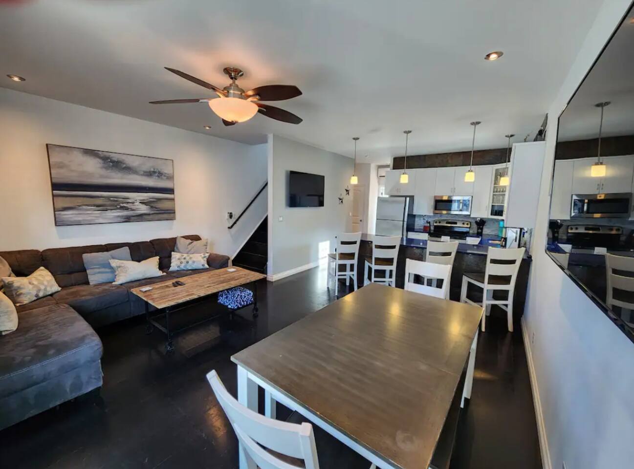 VisVista Villa - 3 Bedrooms with Roof Top Deck!