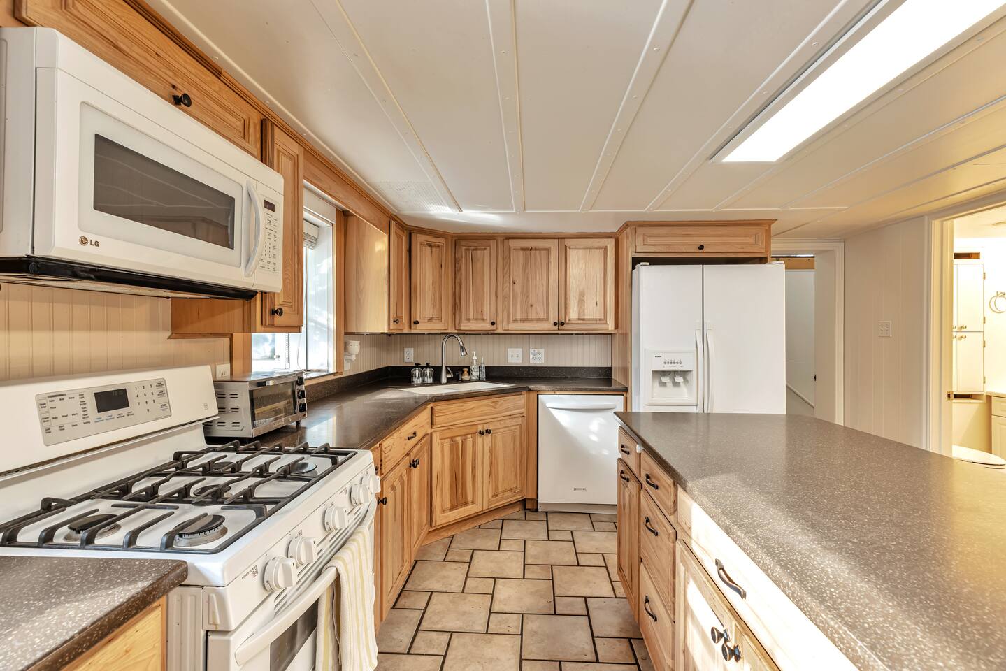 4 Bed, 1.5 Bath East SLC, Blazing WiFi