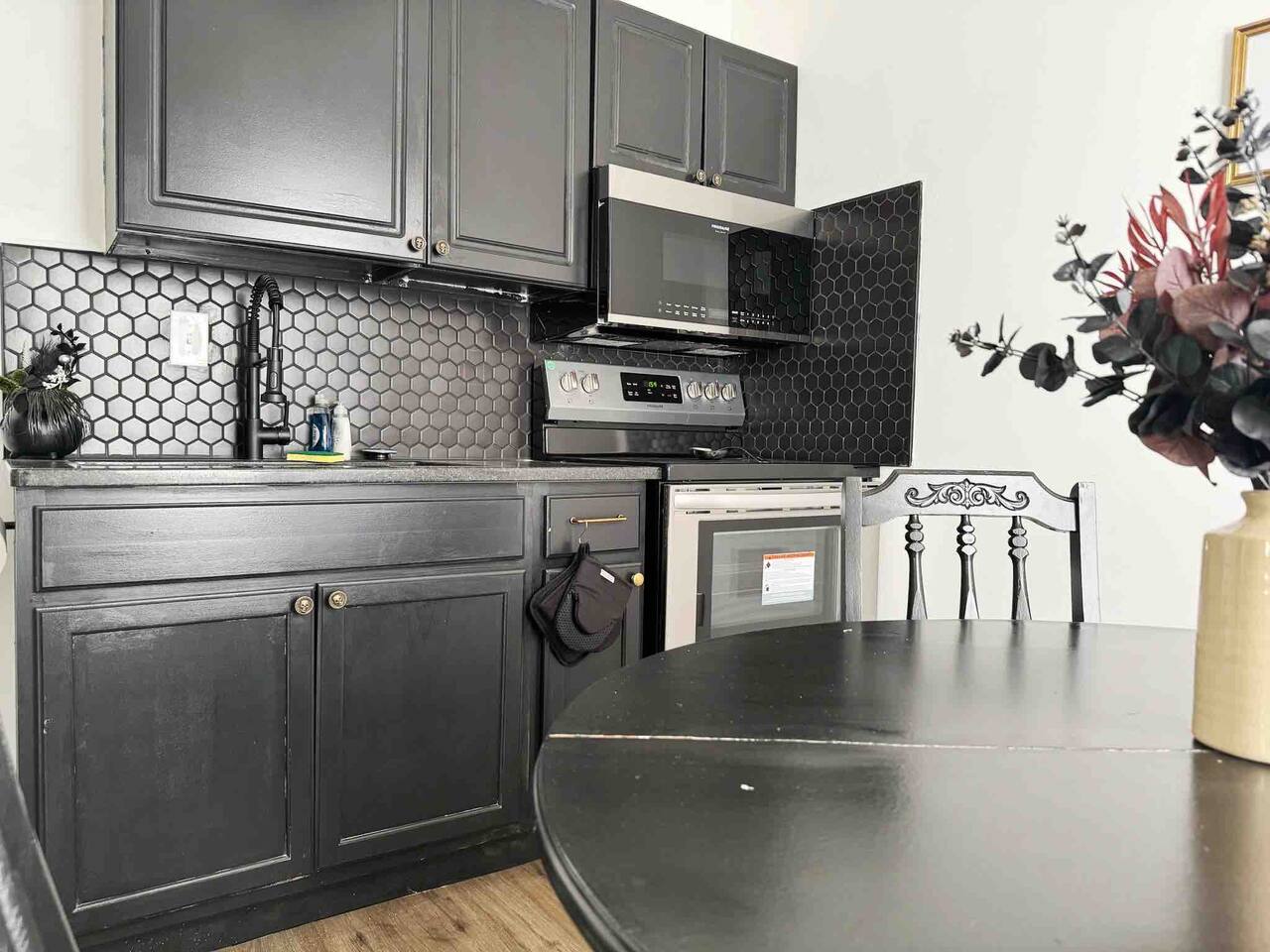 Halloween Suite | 2BD/1BA Apt in The Rose Inn photo 4