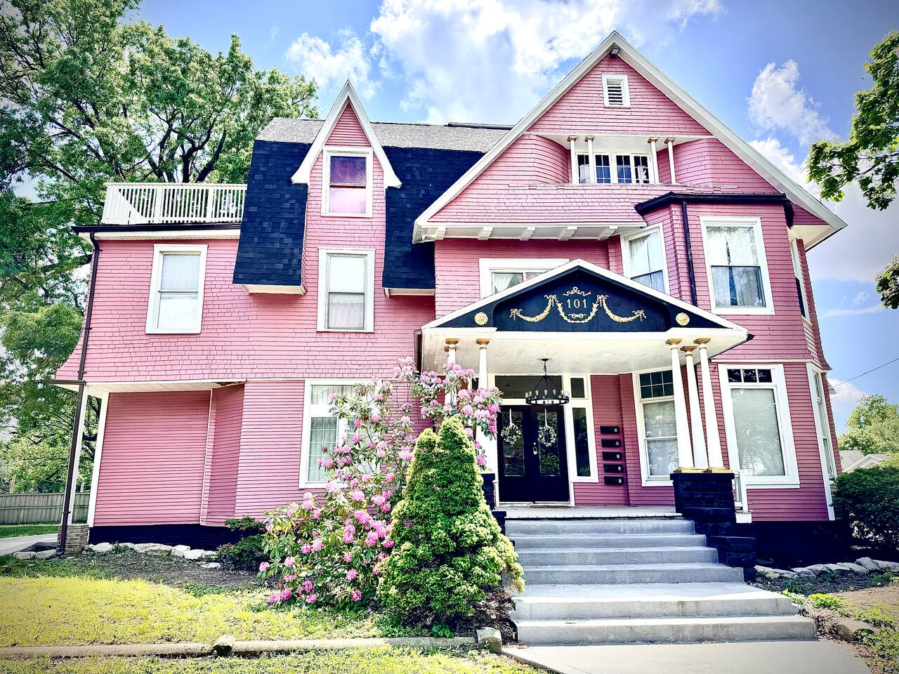 Halloween Suite | 2BD/1BA Apt in The Rose Inn photo 2