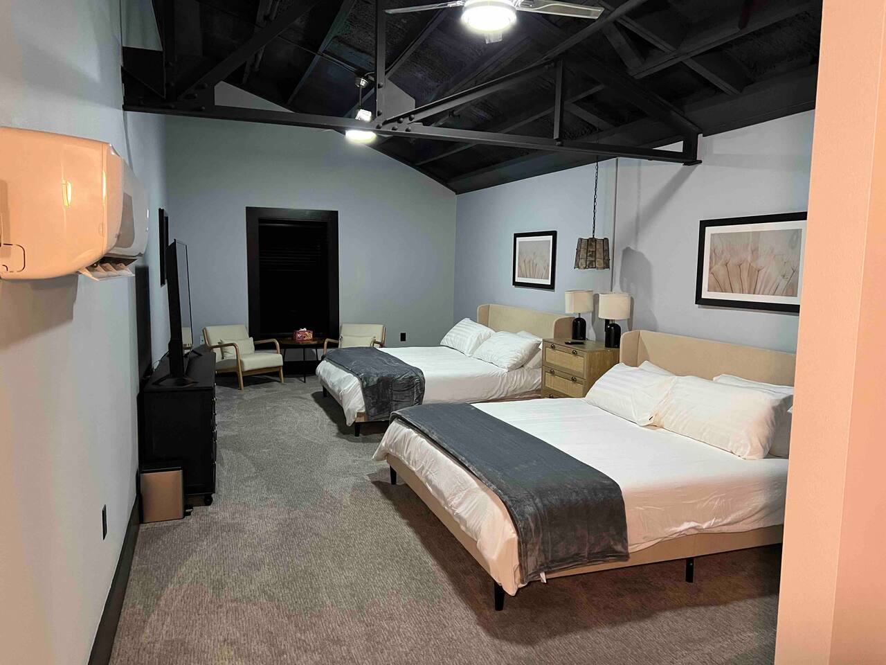 Little Brick Inn: Route 66 View 2 Kings Suite 42