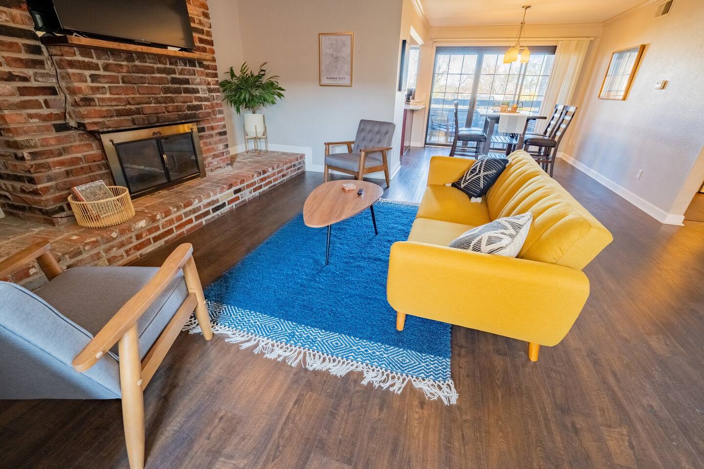 Private Condo w/ gated parking- 2bed & 2bath