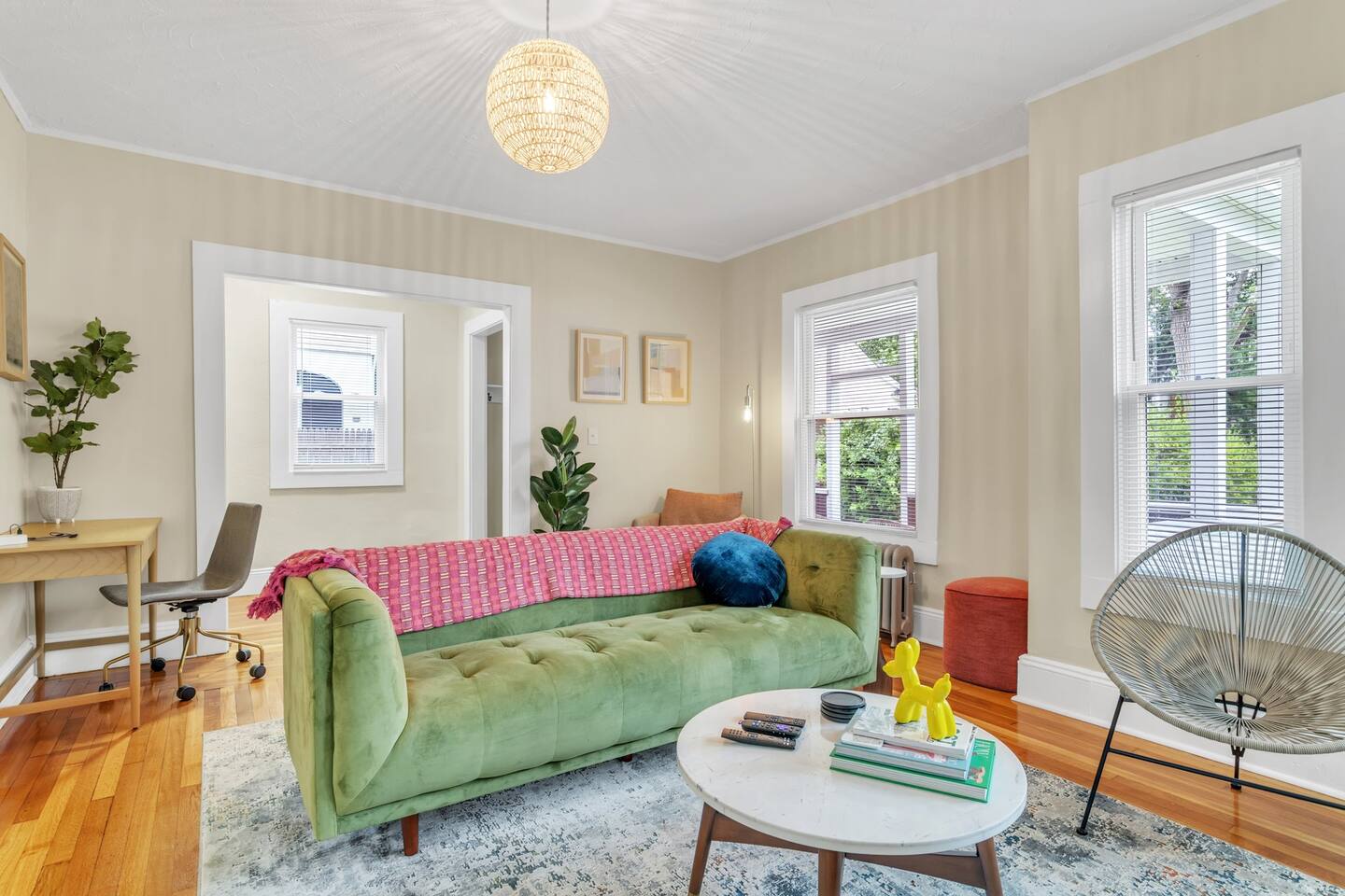 Stylish 4BR 2 Bathroom Home in Forest Park