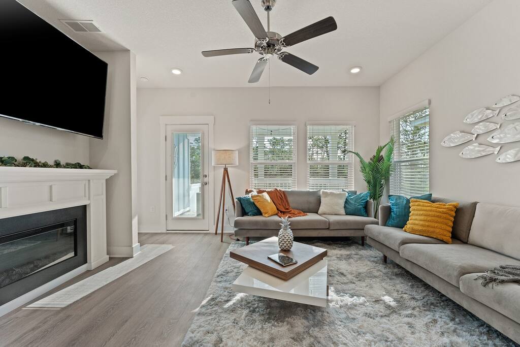 Mins to Beach|King Beds|Firepit|Wi-Fi|Gameroom!
