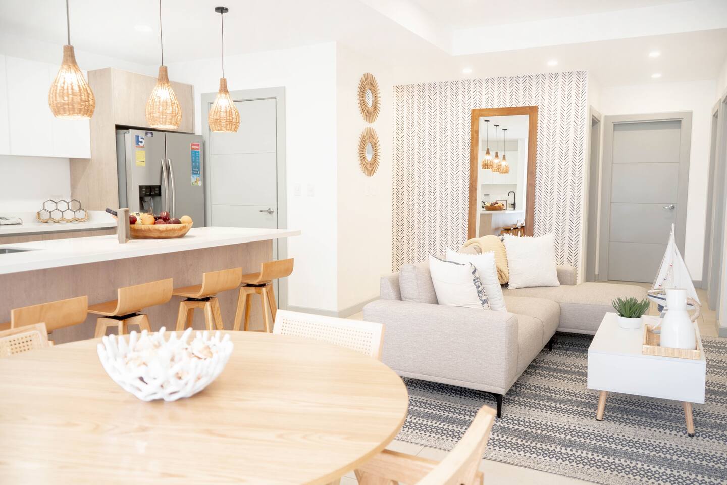 Designer Condo with Pool & Tennis Court