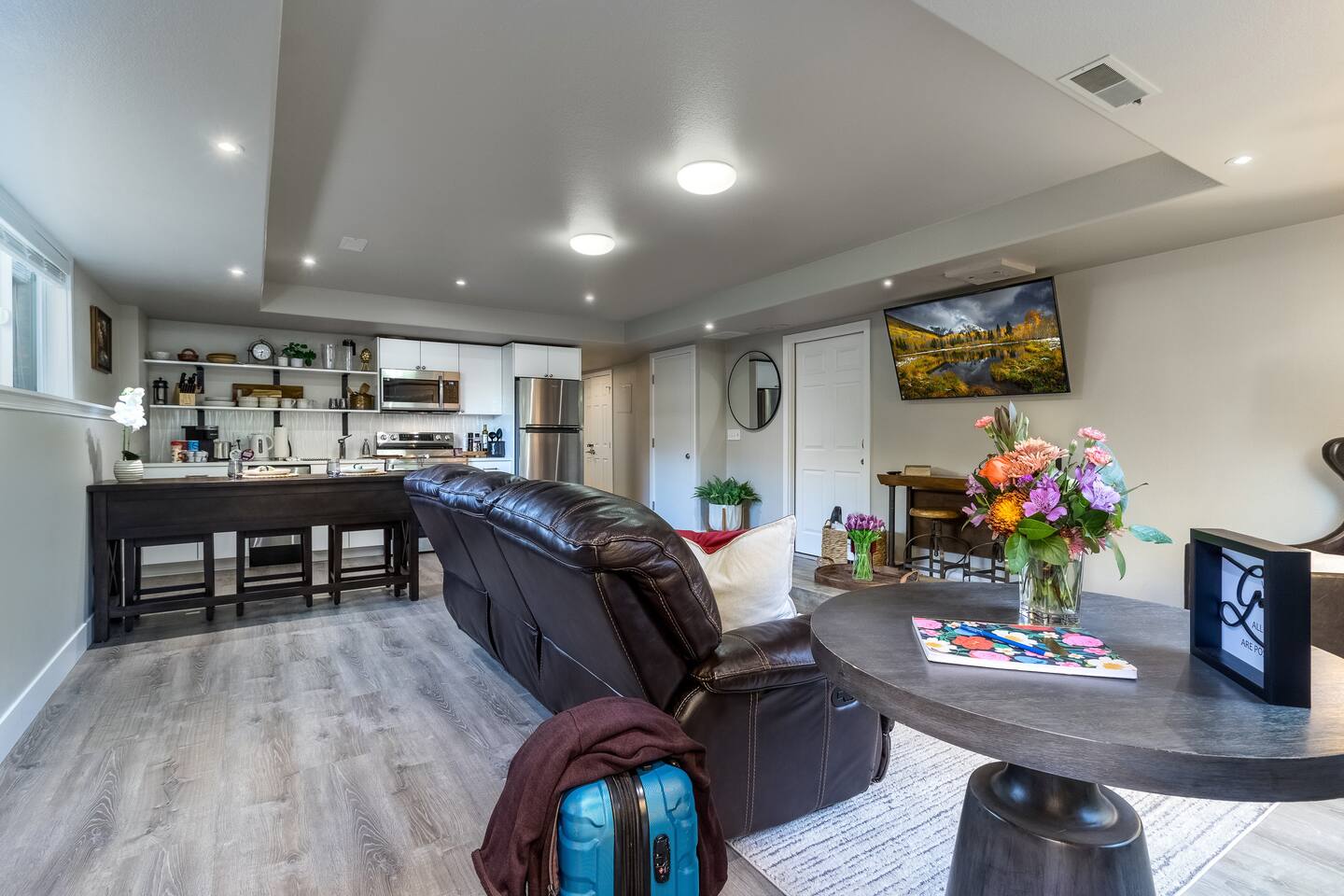 Spacious &  Cozy! |King bed- 10' to downtown WW