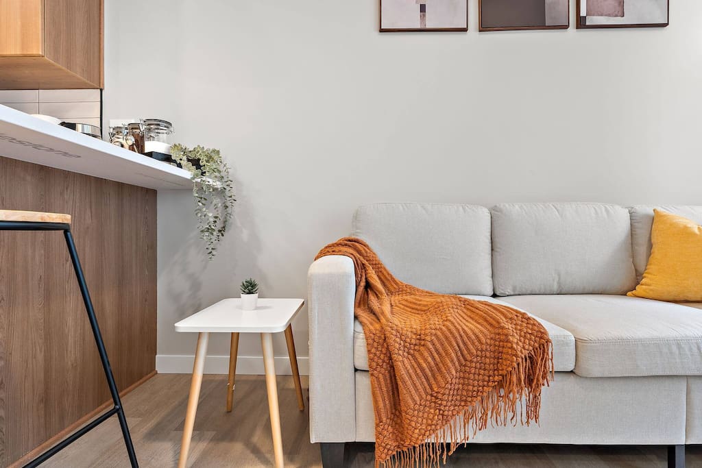 Downtown 2-Bed with Rooftop & Gym