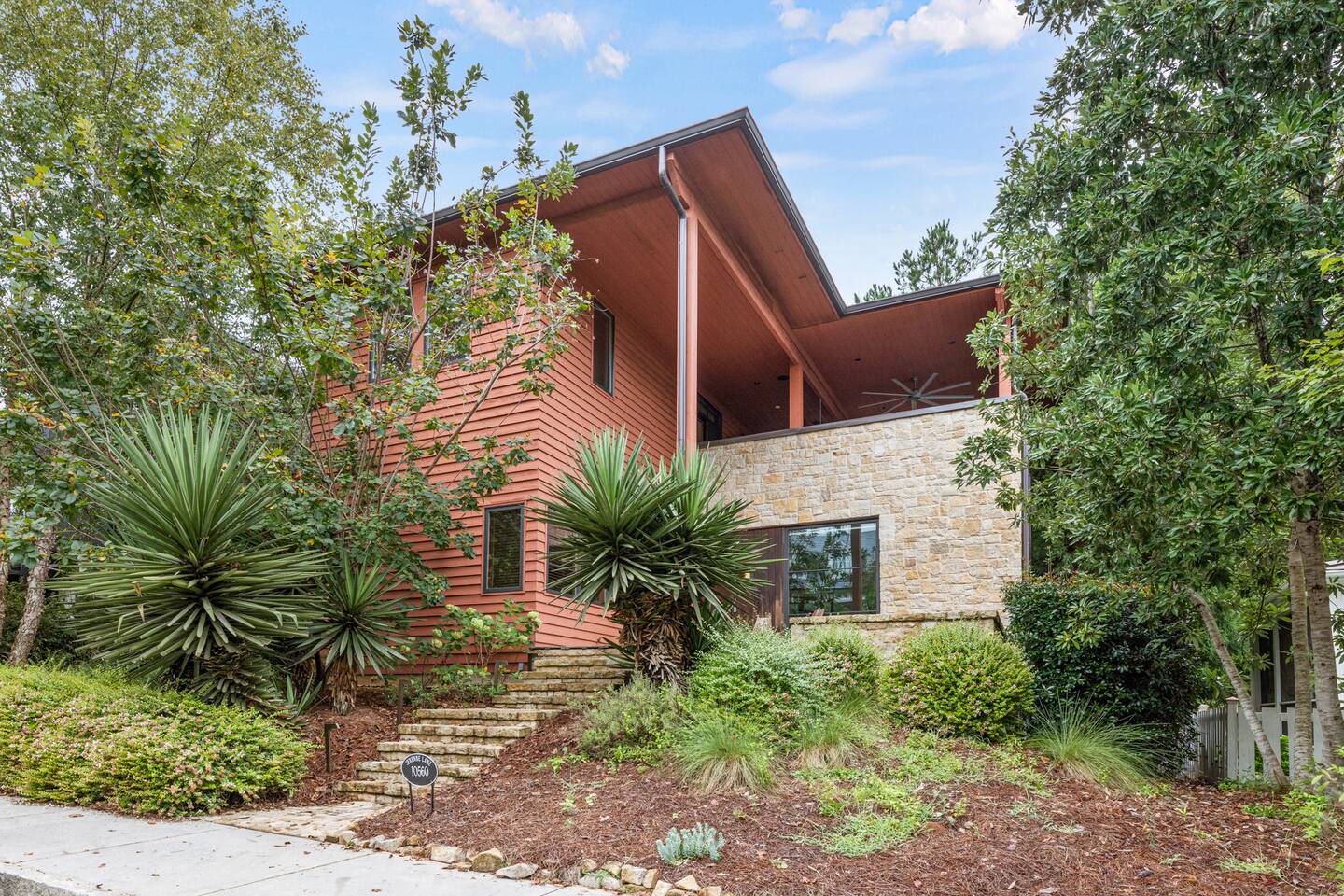 Serenbe Red House w/ Golf Cart