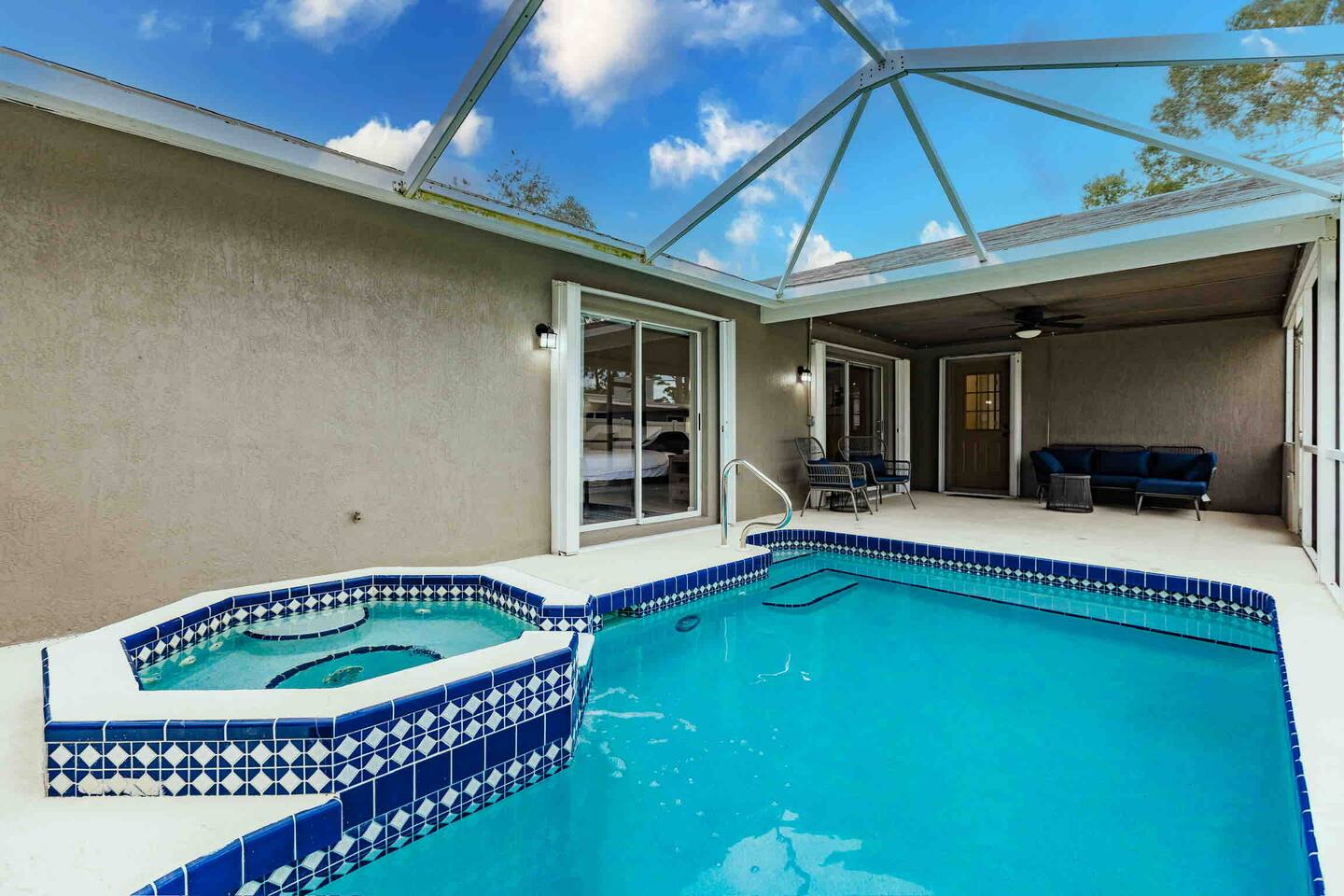 Poolside Oasis-5 Miles from Venice Beach