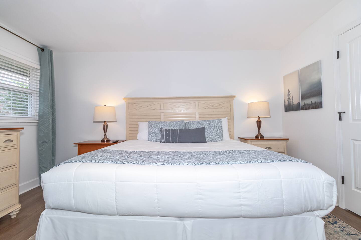 The Azalea House - modern ranch with king beds in central PTC