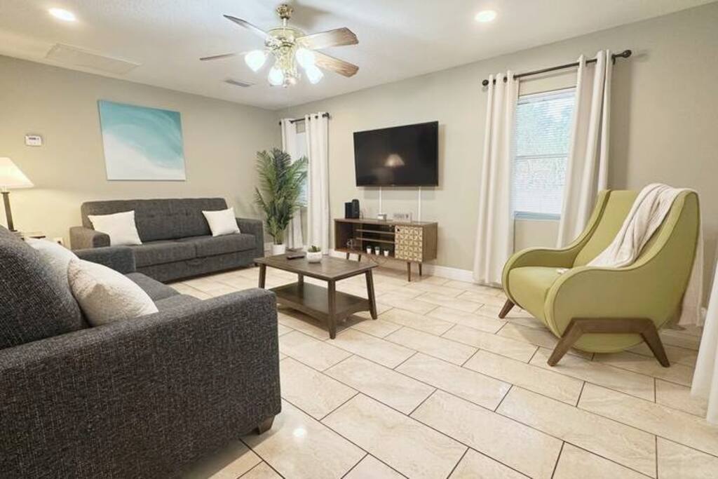 TWO KING Bed-Minutes to USF-Fully Fenced