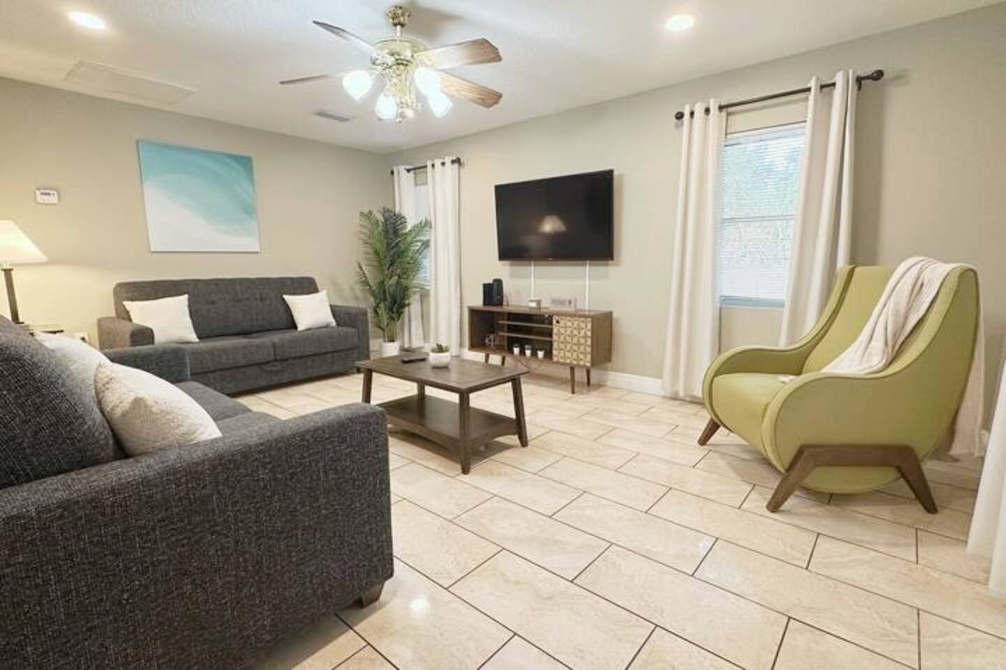 TWO KING Bed-Minutes to USF-Fully Fenced