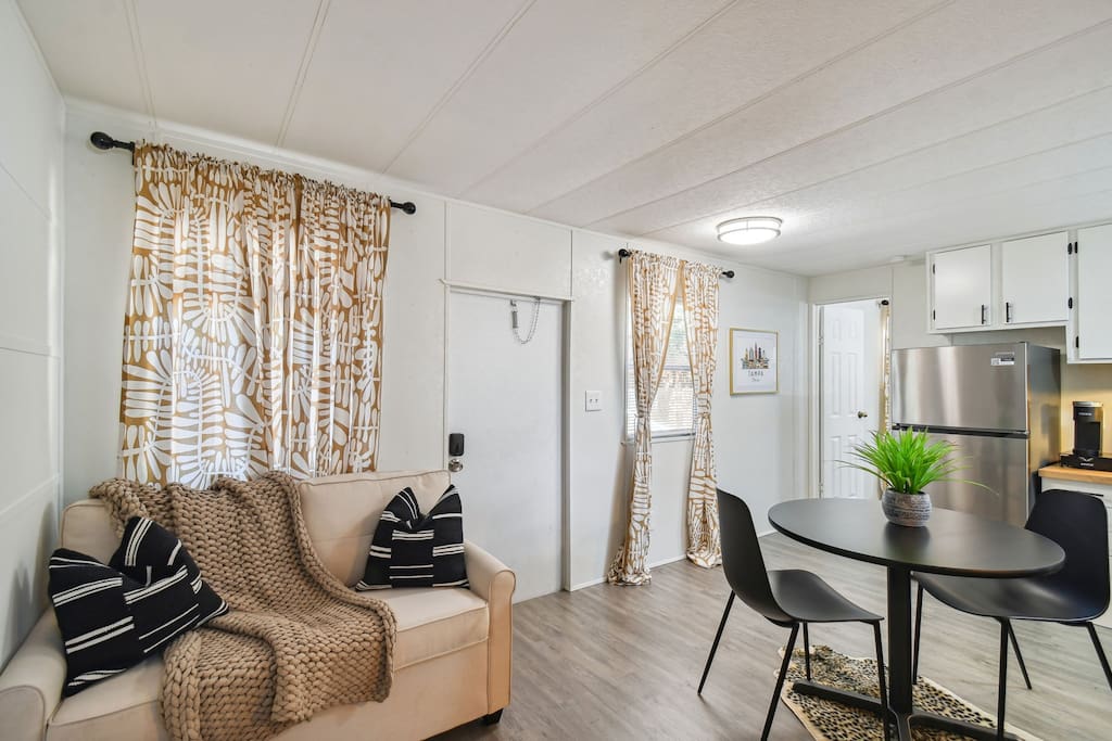 Elegant 1 Bedroom Apartment
