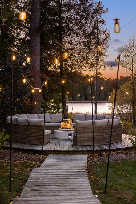 The Pineapple Lakehouse