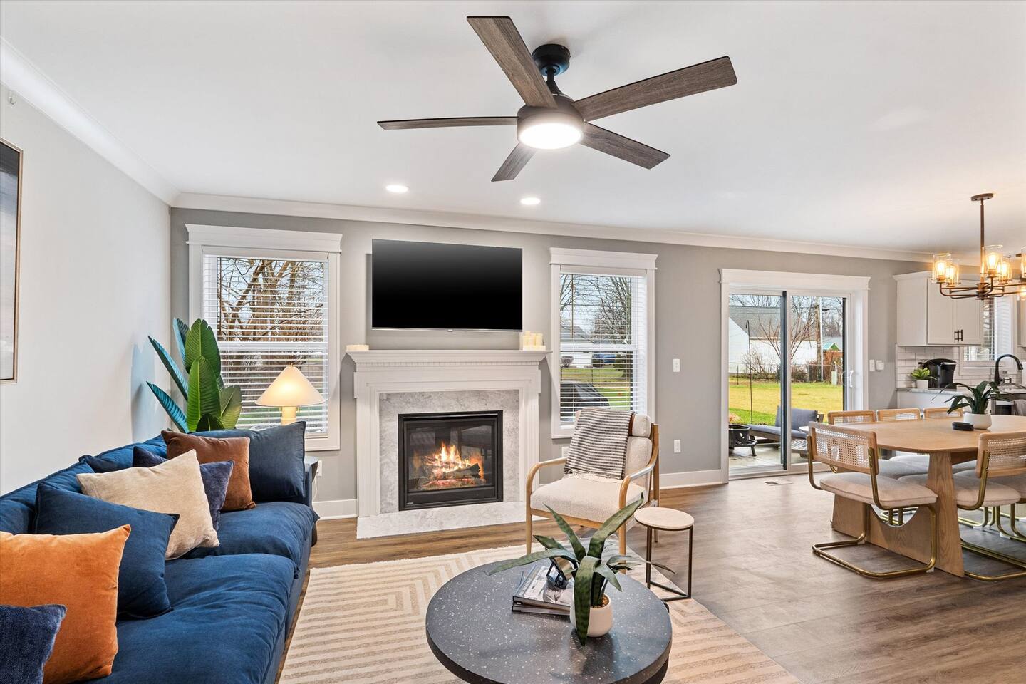 4mins DT | Hot tub+ Fire Pit | Game Room