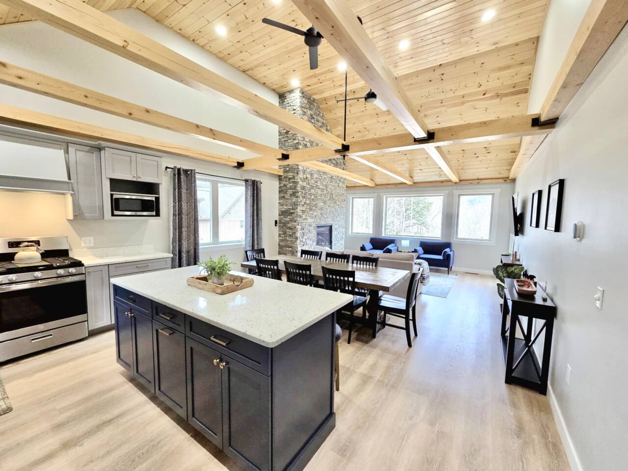 White Mountain Retreat | Fire Pit, Hot Tub, GameRm