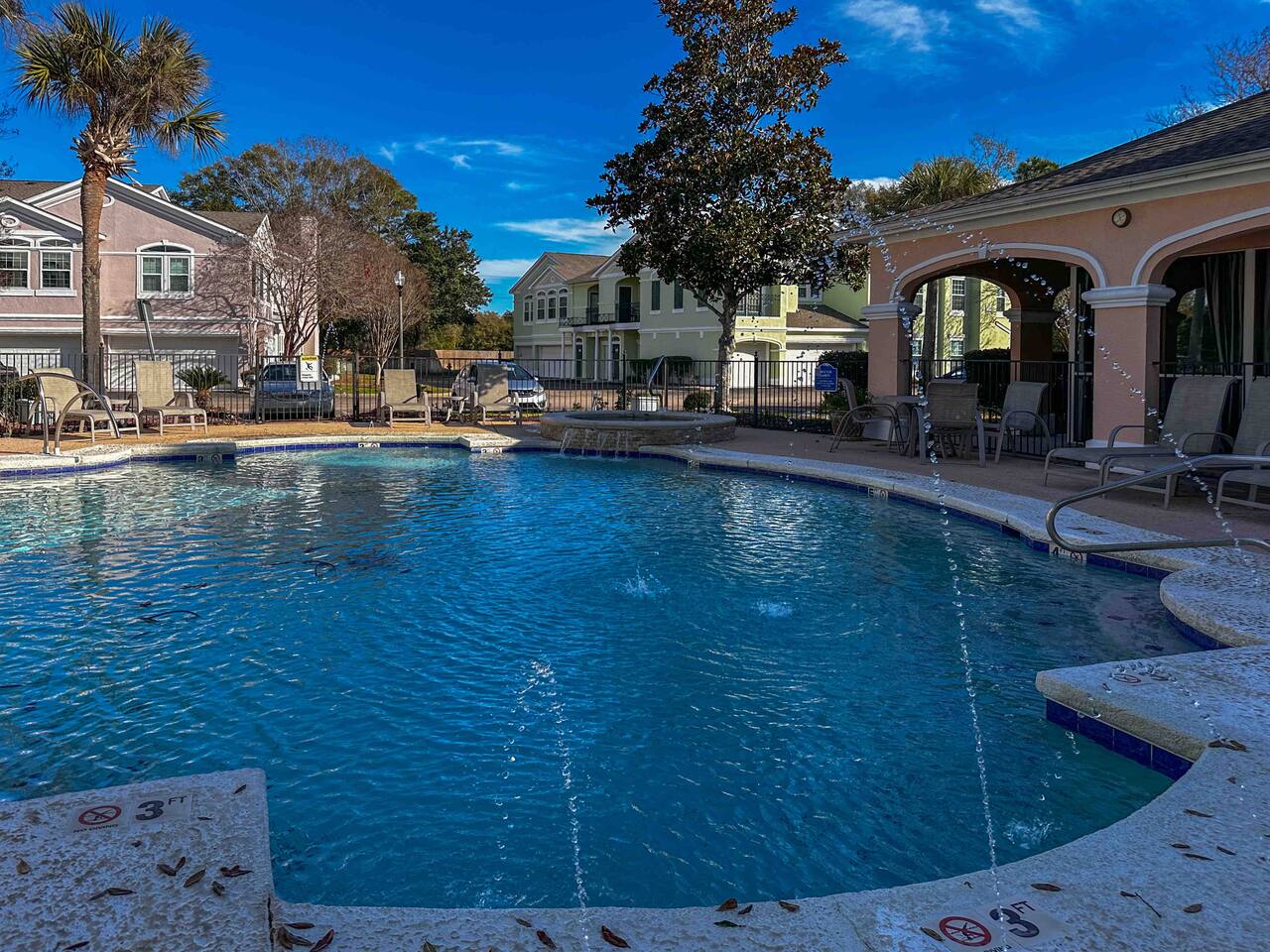 Luxe Beach Condo, 2 Pools, Hot Tubs, Gym, Pets+