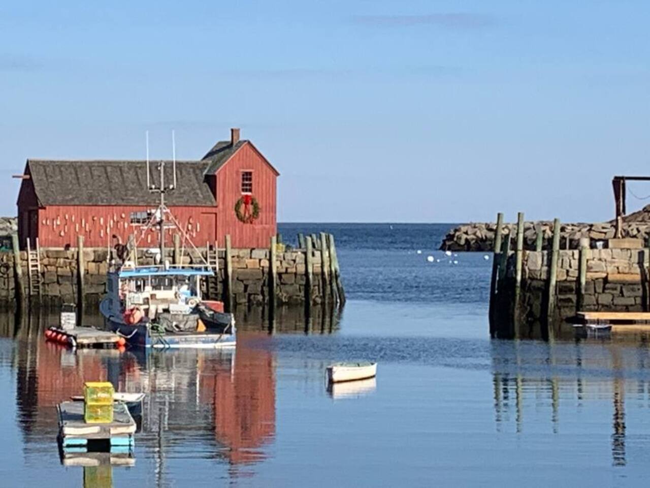 Walk to Rockport Waterfront, shops and restaurants