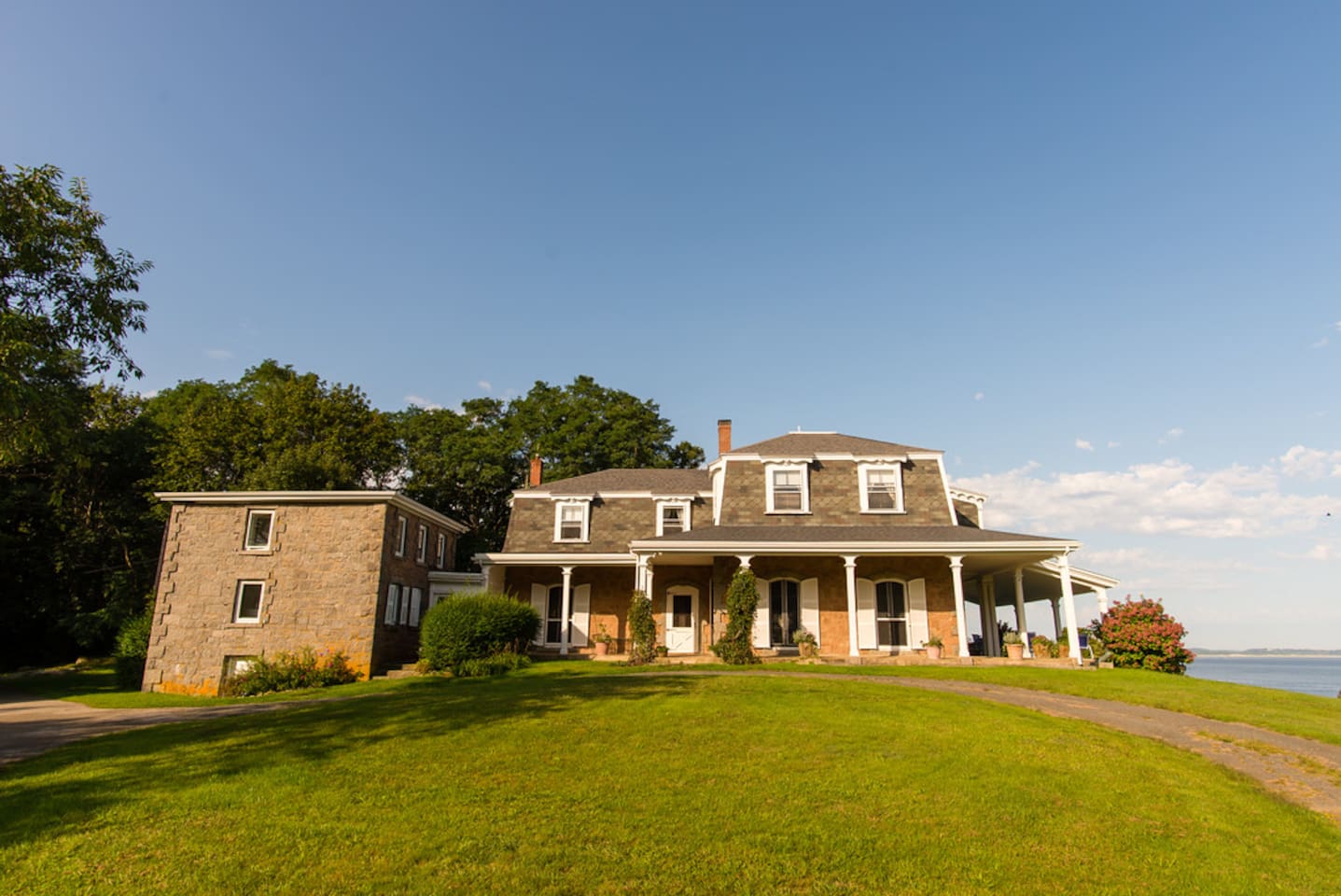 The Homestead: Elegant Victorian & Maids Quarters