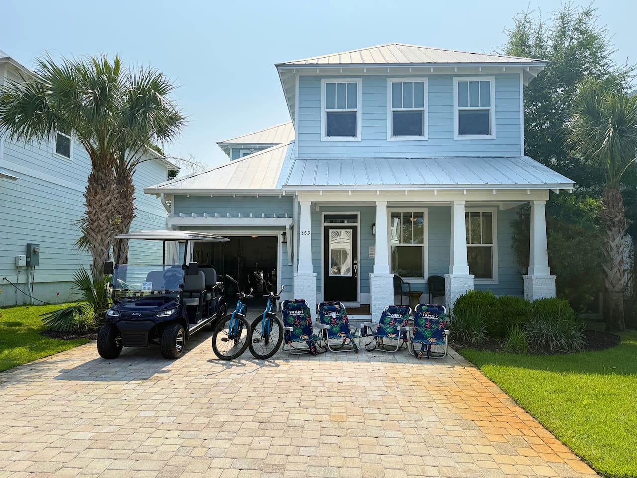 Pet Friendly, Golf cart, 2 Bikes, Community Pool!