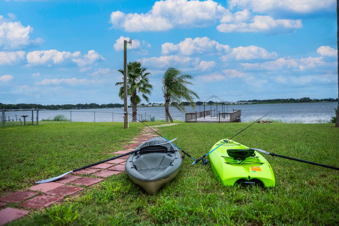 Carefree Cove on Lake Connie - with Hot Tub!