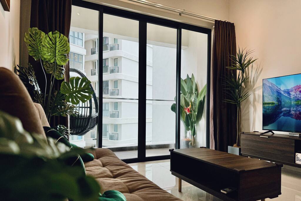 Timber Lounge - 2BR Poolview | Dryer | Netflix