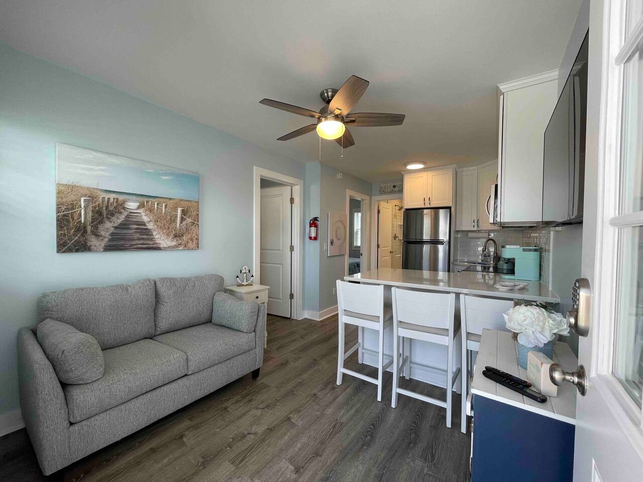 Cozy Poolside Hideaway 2 Blocks to Beach