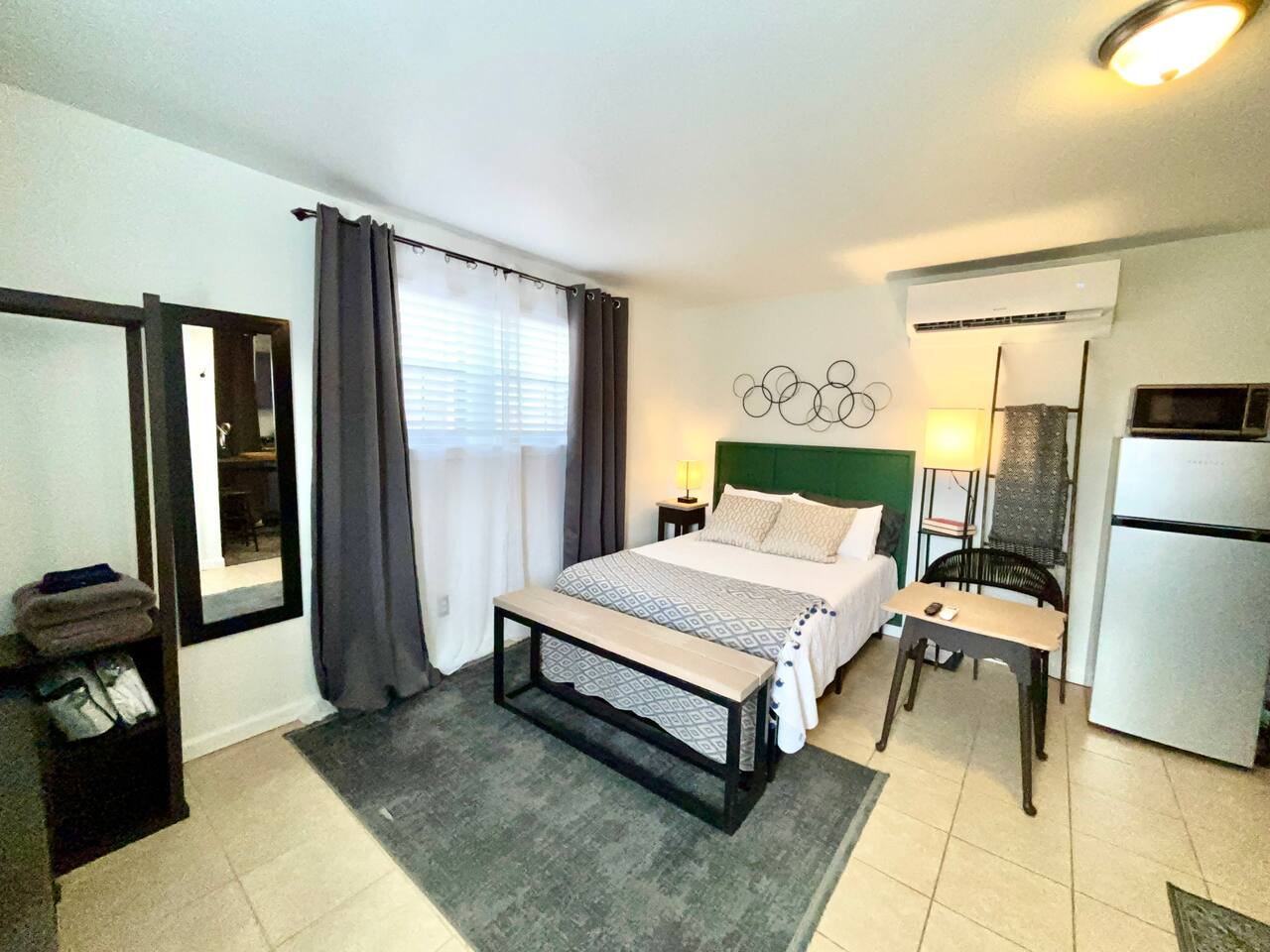 Tower View Studio - 1.5 Blocks to Midland Memorial