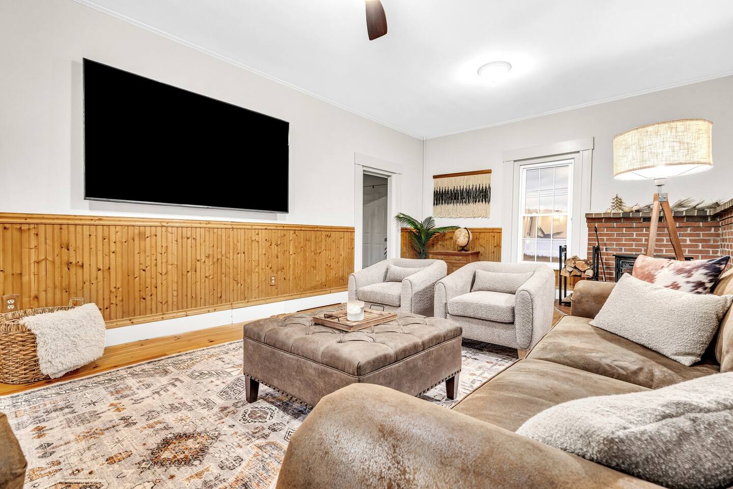 Family-Friendly Rostay Home, 7 Beds,4 bdr,2.5 bth