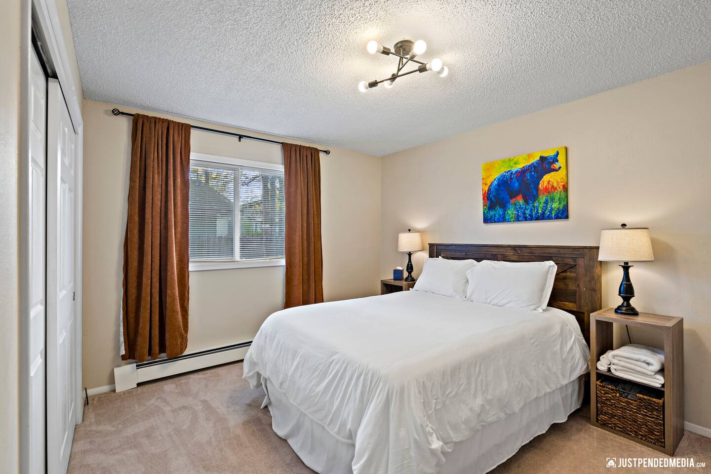 UMED District 2 Bedroom Duplex/ Heart of Anchorage