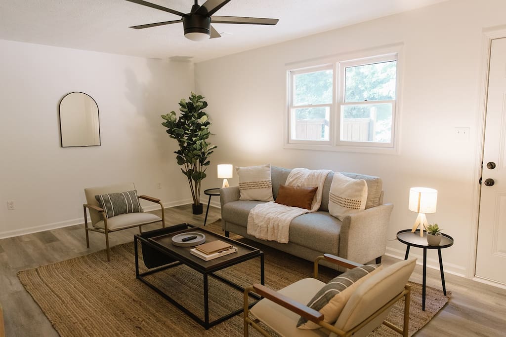 "Morning View 4” Cozy Modern Stay - College/Hiking - Apartment