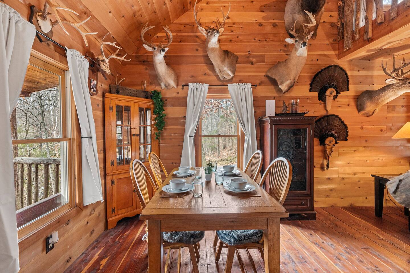 Franklin Cabin | Sleeps 6 | Arcade | Woods + Trail