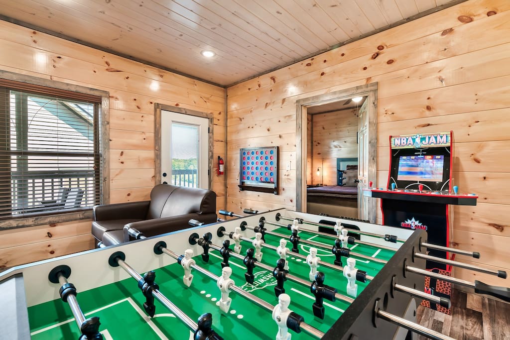 A+ Location! 4 Mi to Dollywood! Hot Tub! Game Room