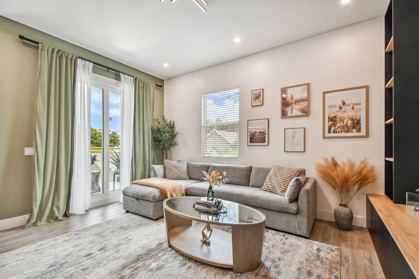 High end apt 5 min to downtown/15 min to beach