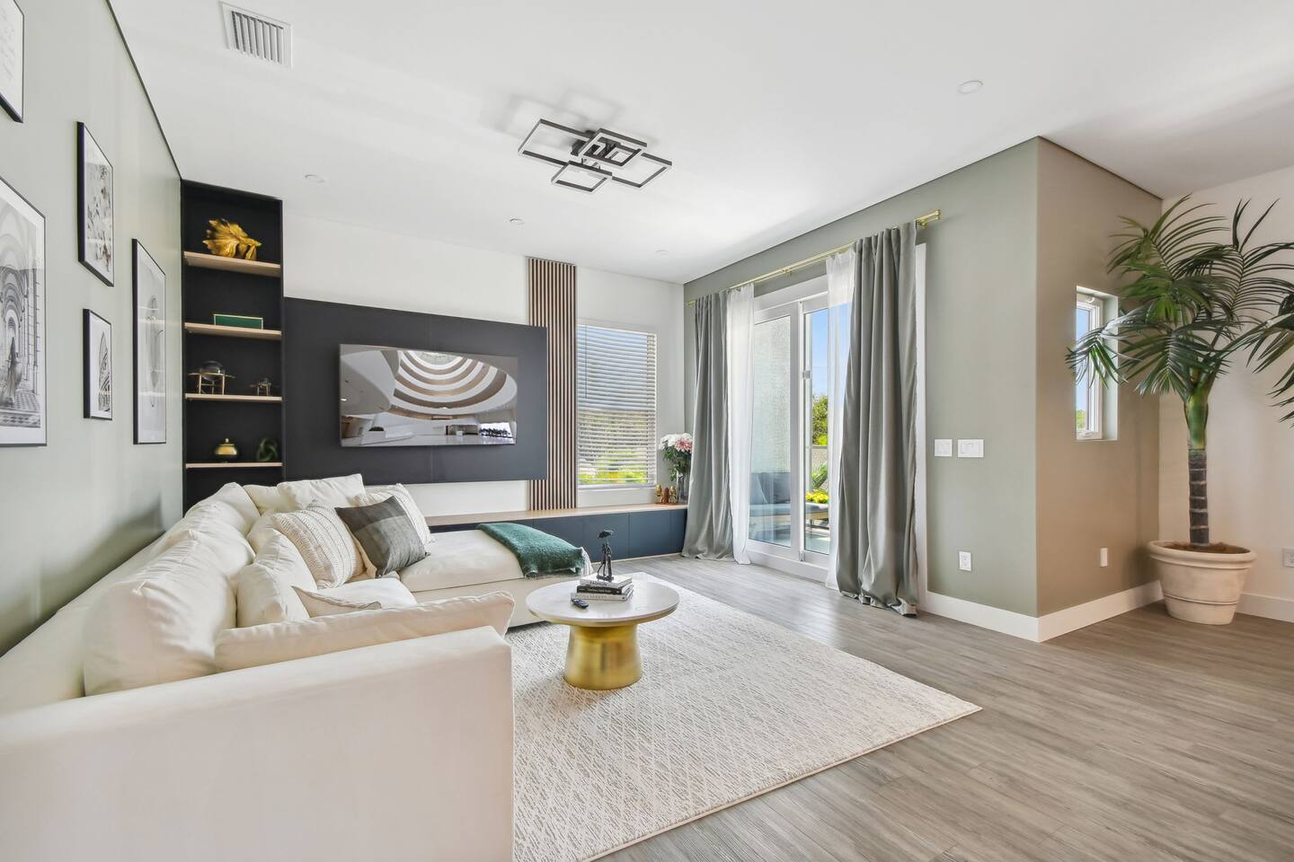 High end apt 5 min to downtown/15 min to beach